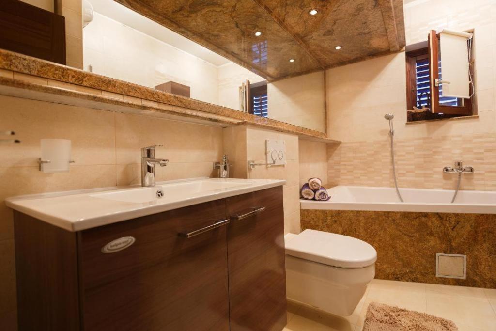 Luxury Near Bacvice Beach Apartment