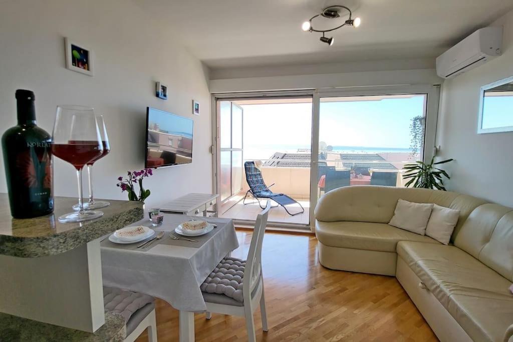 Apartment Summer Vibes *