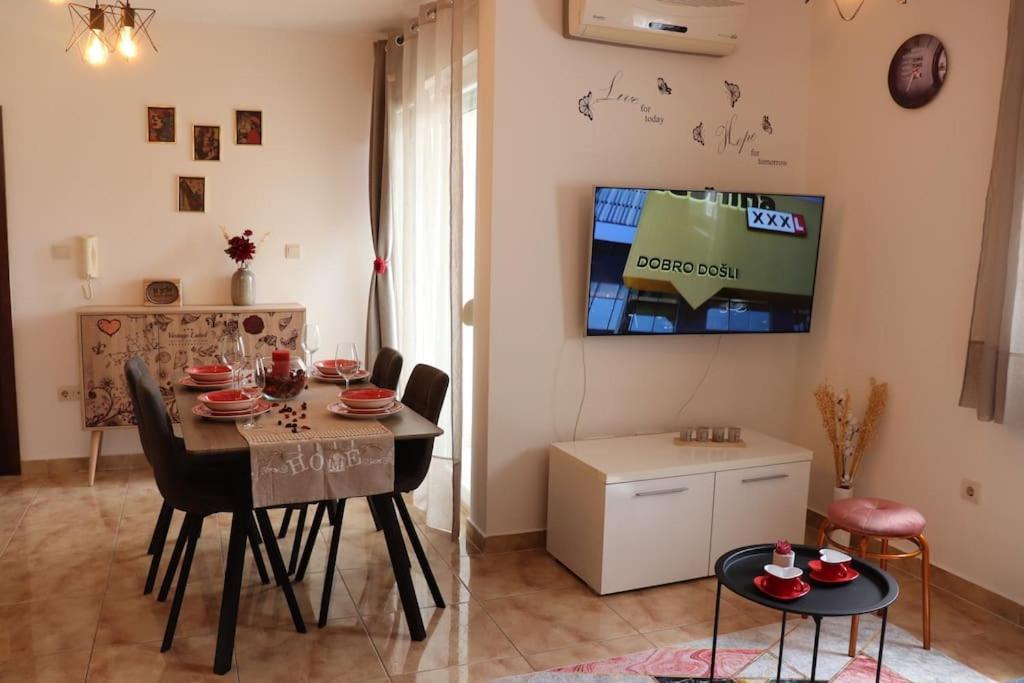 Kikaso - Near Mall Of Split, Free Parking *