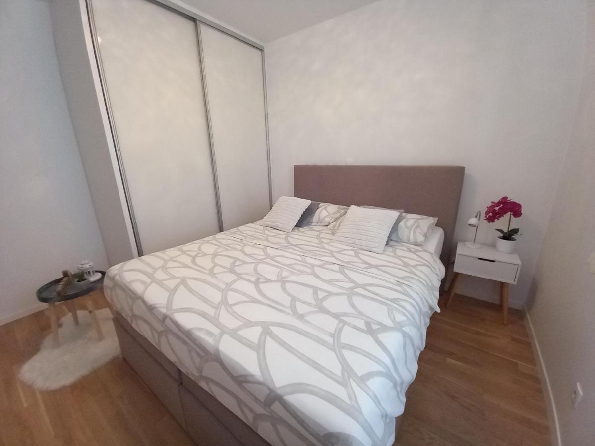 Apartment Hedonist *