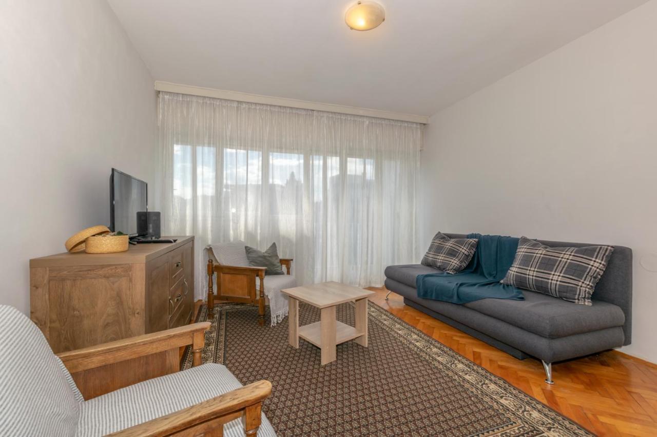 Omiska Apartamento *
