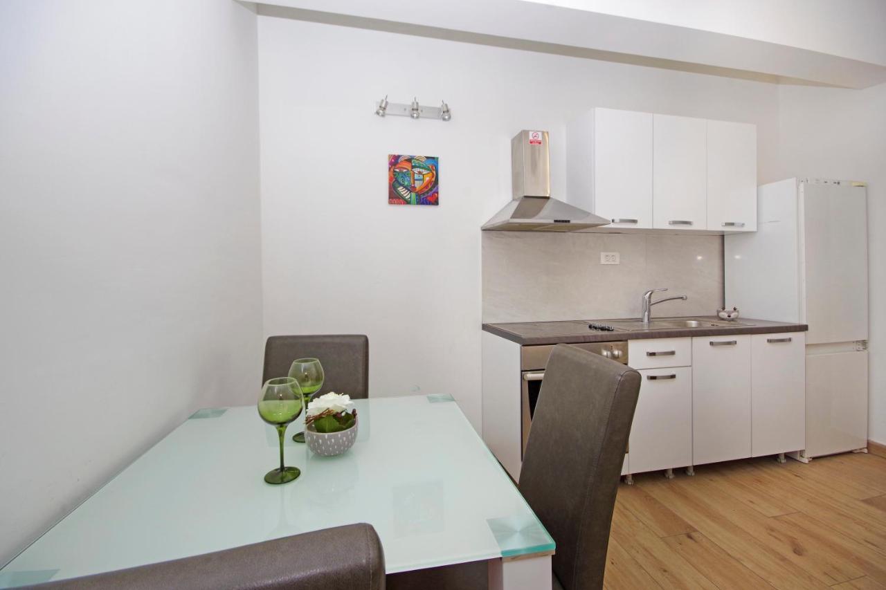 Apartment House Split Apartment *