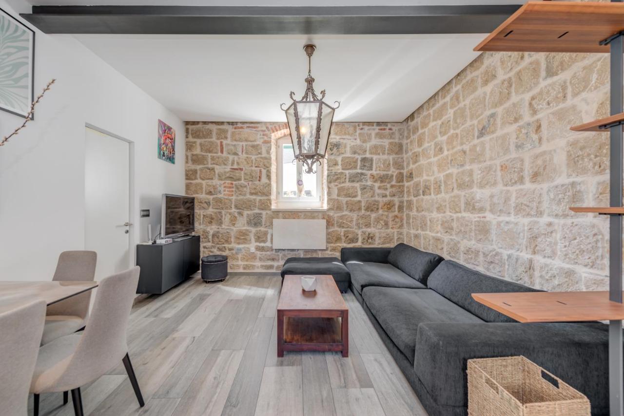 Funky Donkey Apartment *