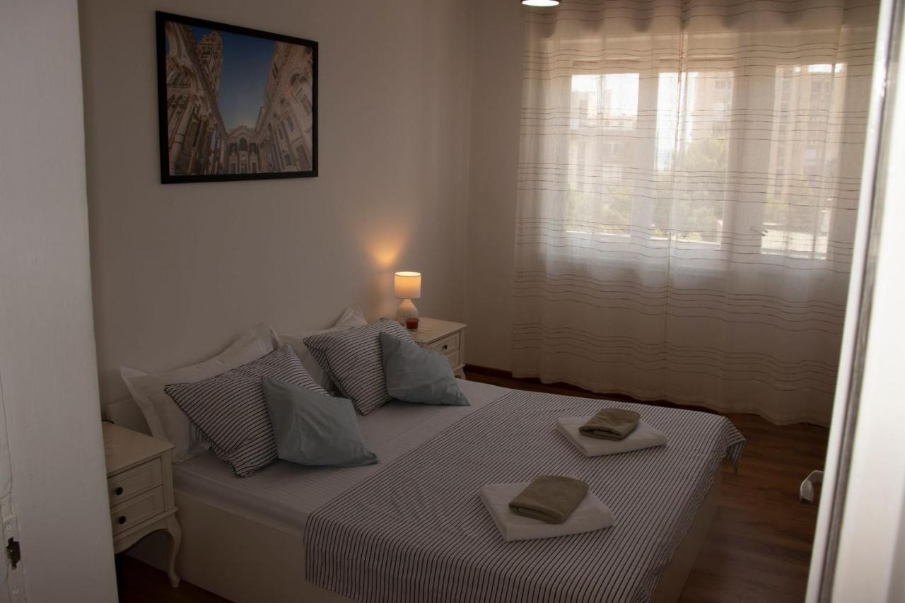 Larus Apartment *