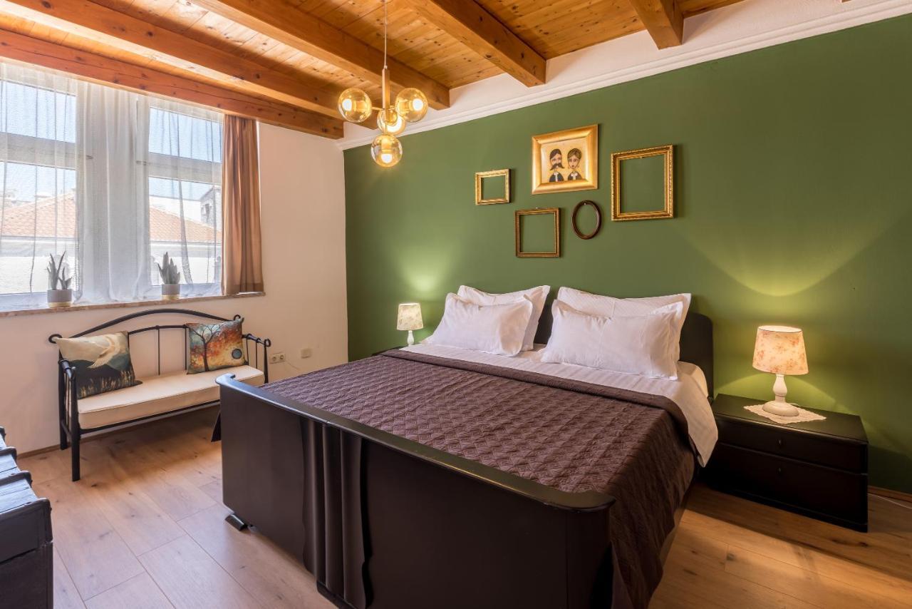 Main Square Duplex With Rooftop Terrace Split
