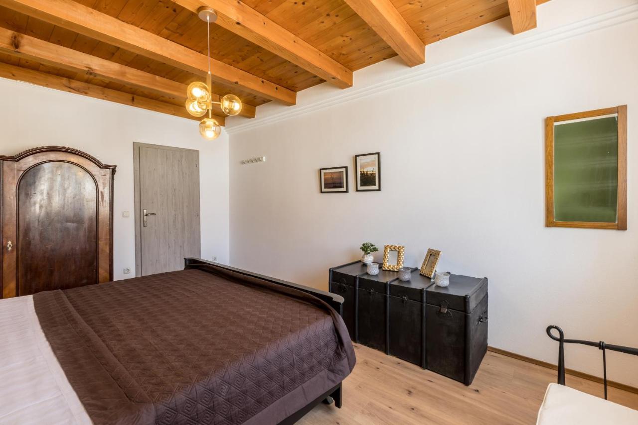 Main Square Duplex With Rooftop Terrace *