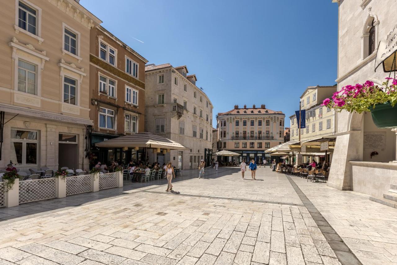 Main Square Duplex With Rooftop Terrace *