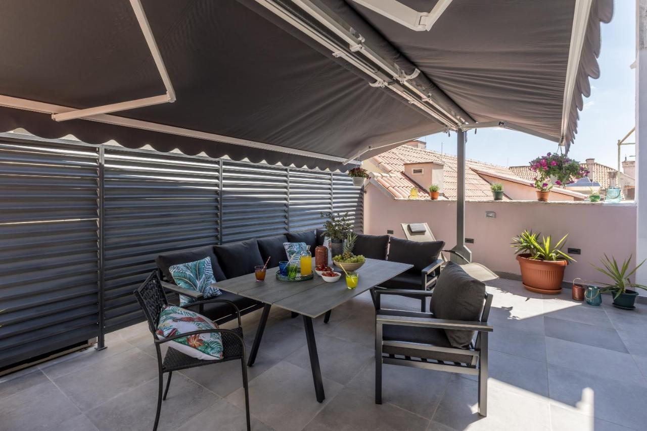 Main Square Duplex With Rooftop Terrace Split
