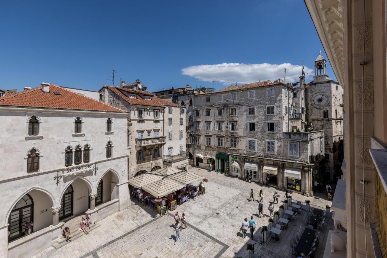 Main Square Duplex With Rooftop Terrace