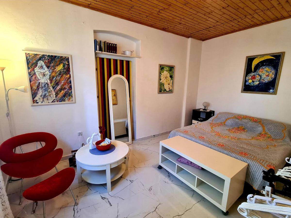 Yellow, Red & Blue Appartement *