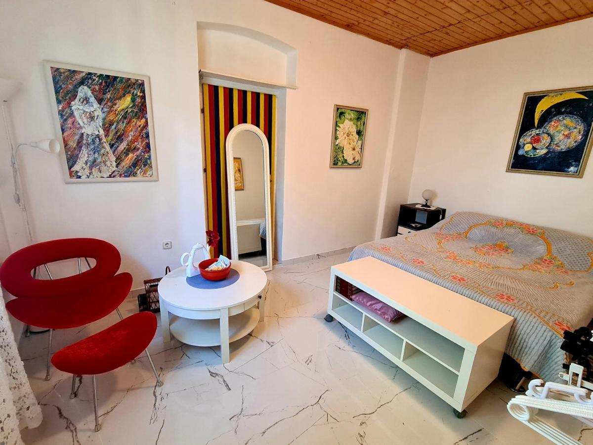 Yellow, Red & Blue Appartement Split