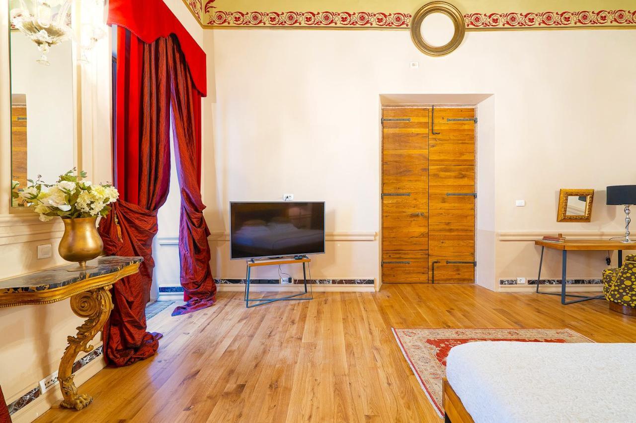 Luxury Serviced In Centre *