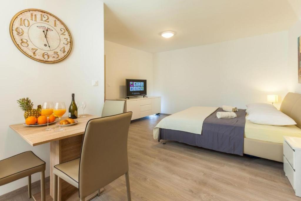 Casa de hóspedes Apartments & Room Rollex Split