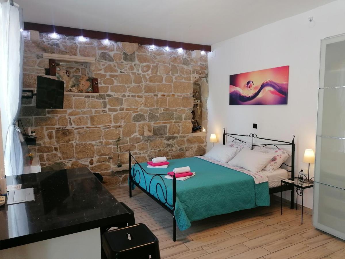 1 Apartment Split