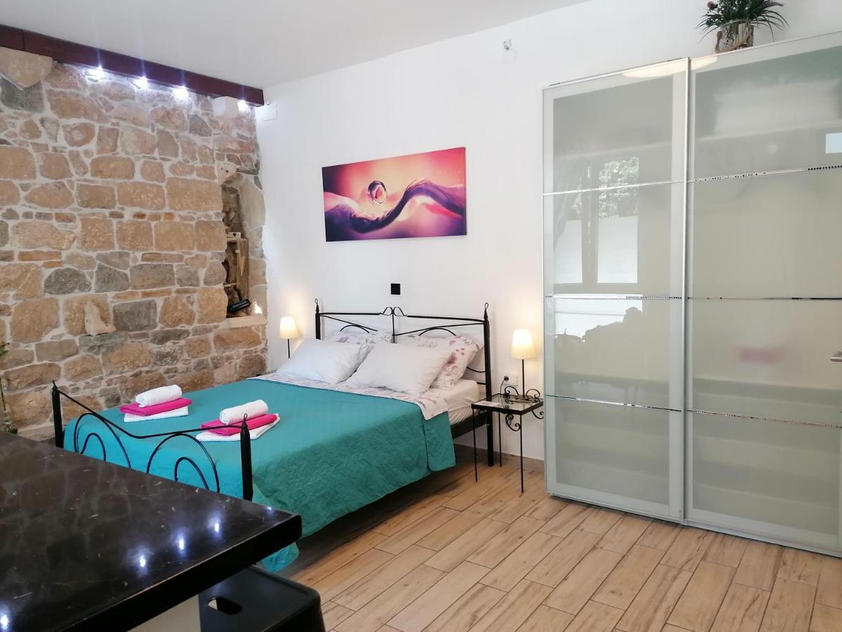 1 Apartment
