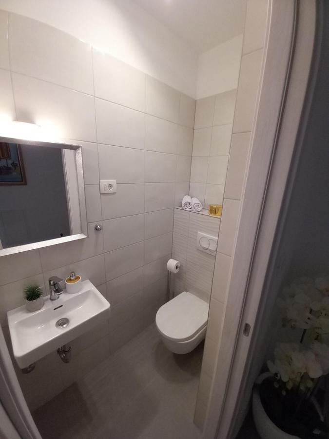 Apartment Hedonist