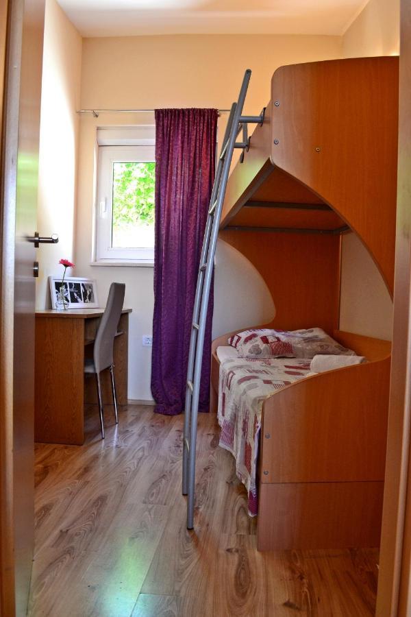 Apartment House Split *