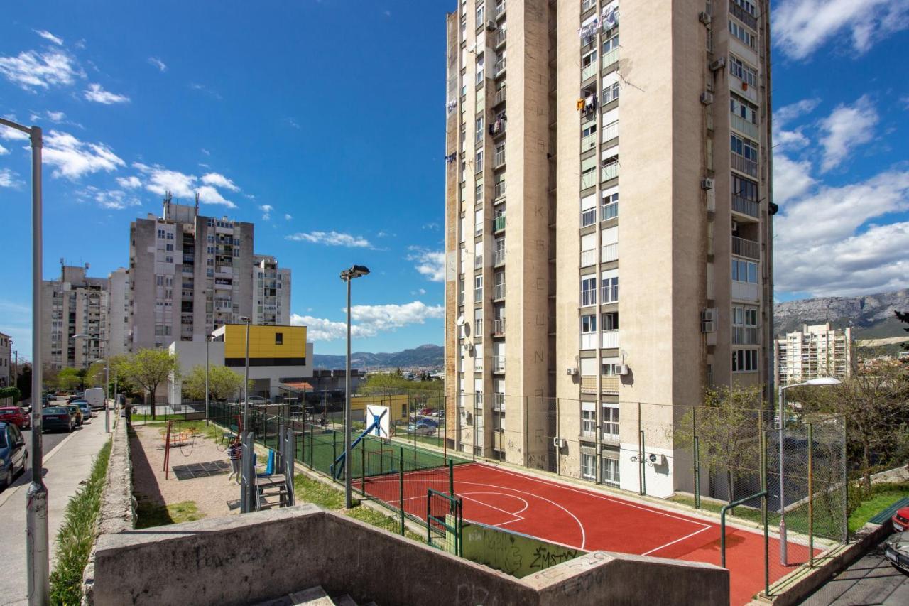 Bura2 , With Private Parking In The Garage Apartment *