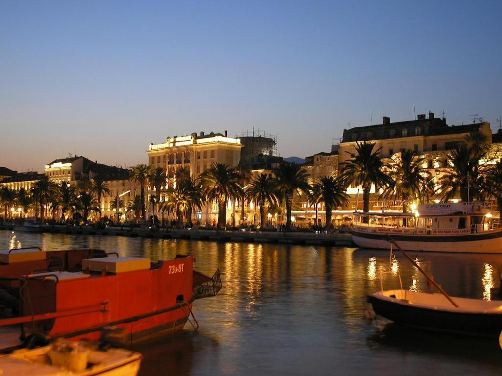 Apartment Paola With Free Private Parking Place Split