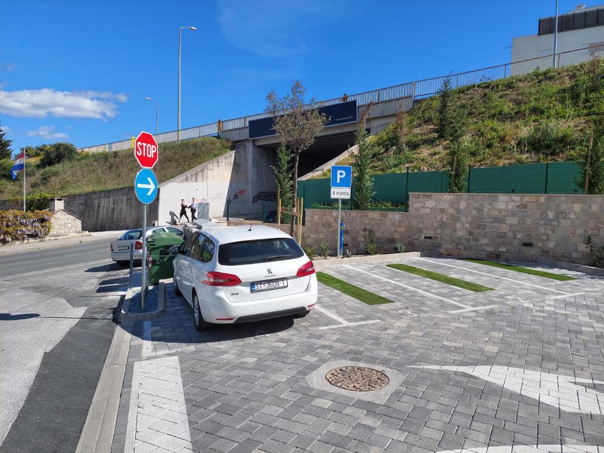 Paola With Free Private Parking Place Split