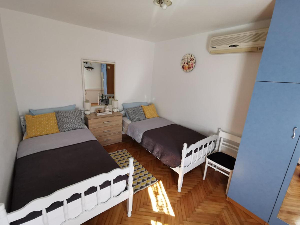 Apartment Authentic In Stone House At The Location Split