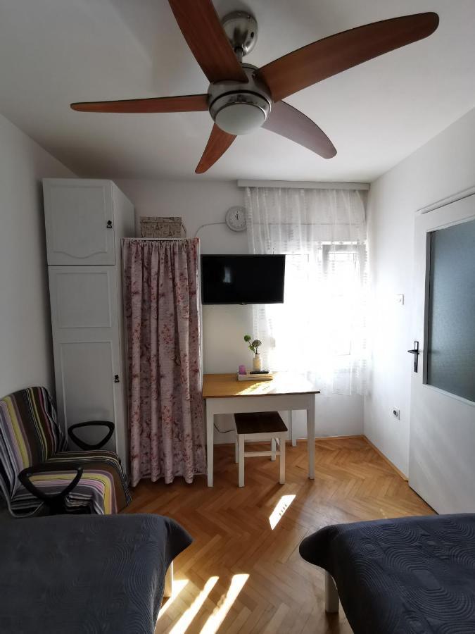 Authentic In Stone House At The Location Apartment