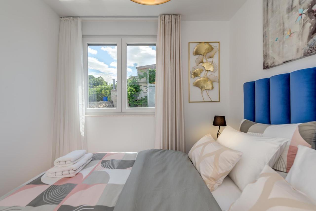 Luxury Giga Apartment