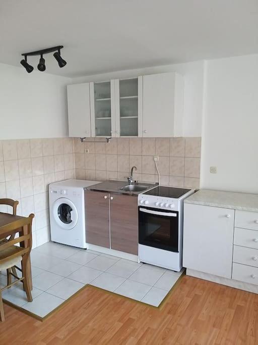 Apartment Nice On Quite Location Near City Center