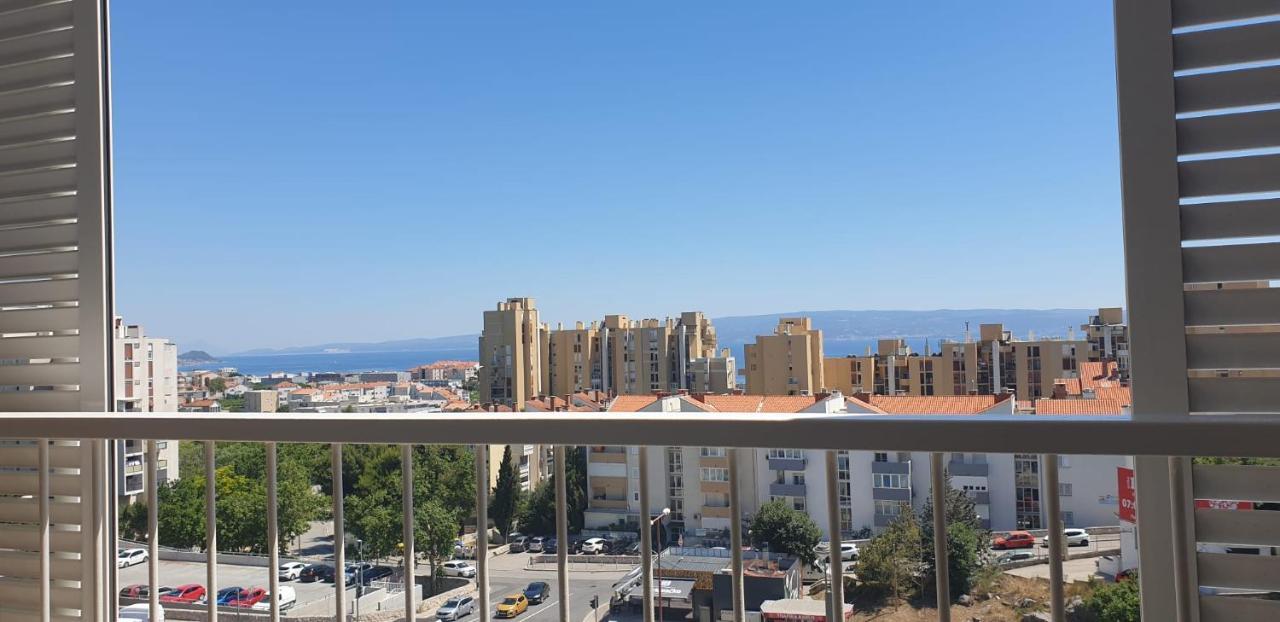 Vacation In Apartment *