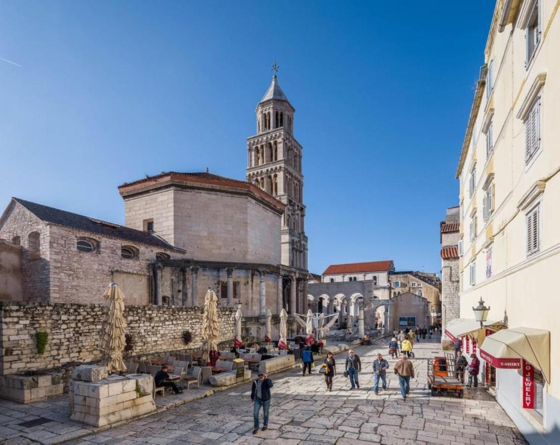 Apartment Authentic In Stone House At The Location Split