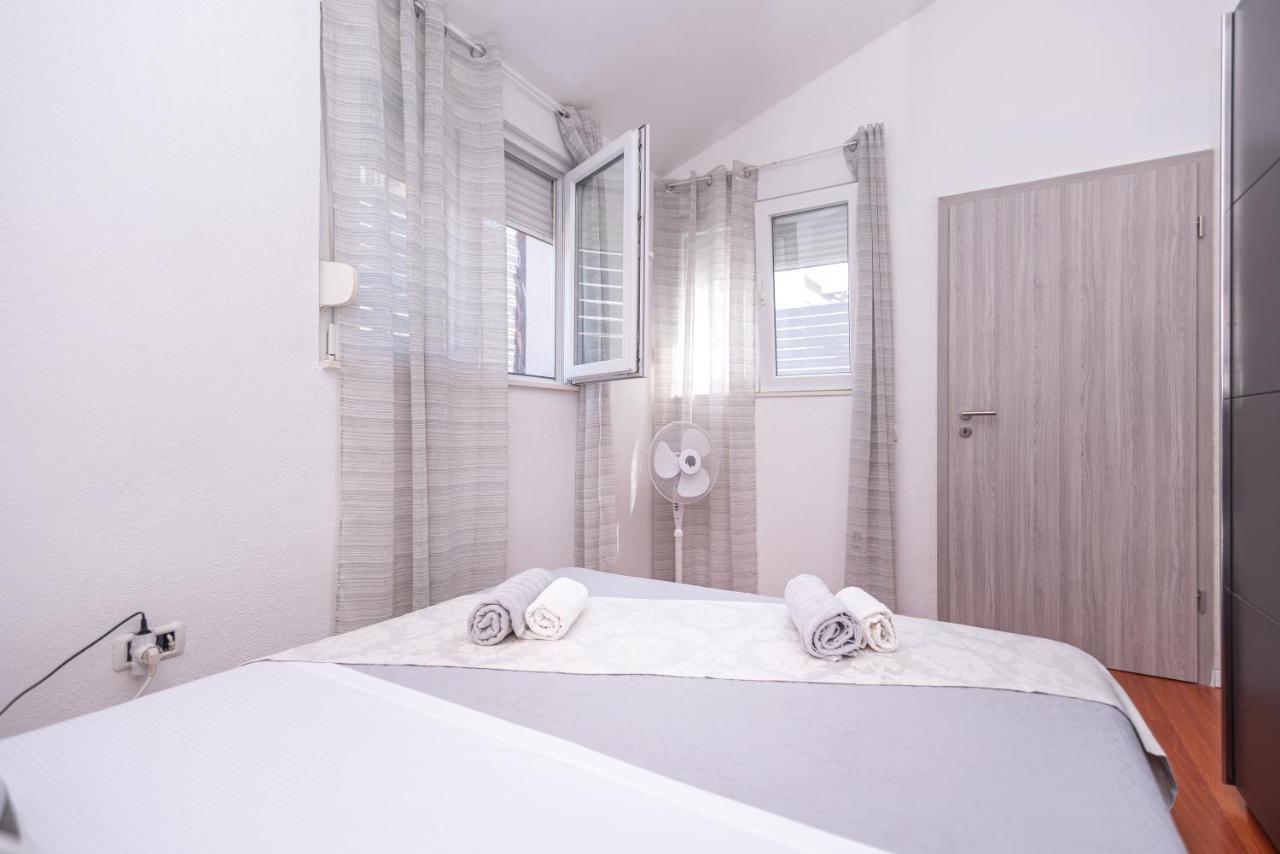 Private House With Garden Near The Bacvice Beach - Ksenia Apartment