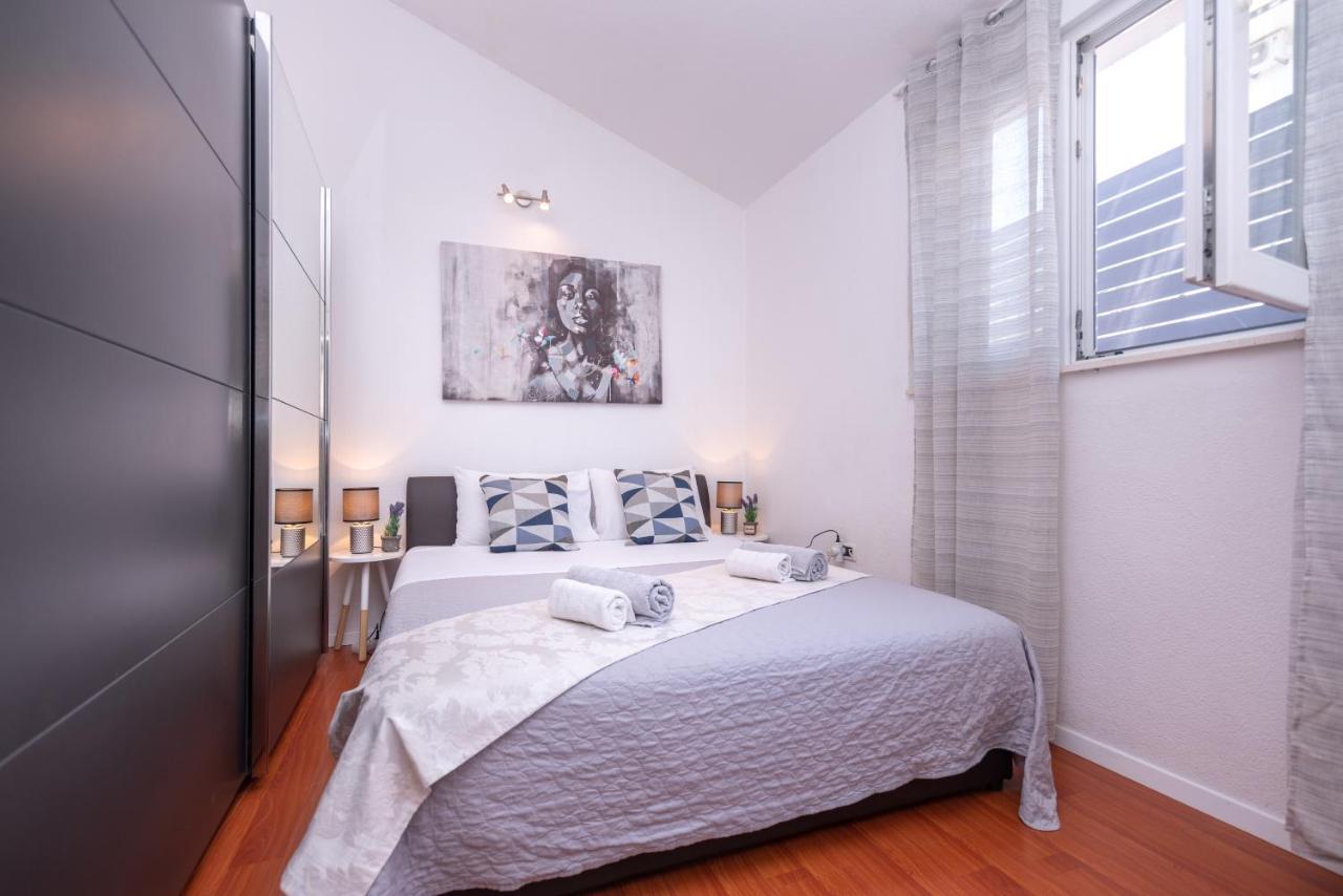 Apartment Private House With Garden Near The Bacvice Beach - Ksenia