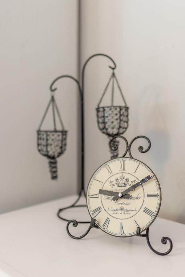Apartment Artistic Chill Art 2+2.centar Of Split. *