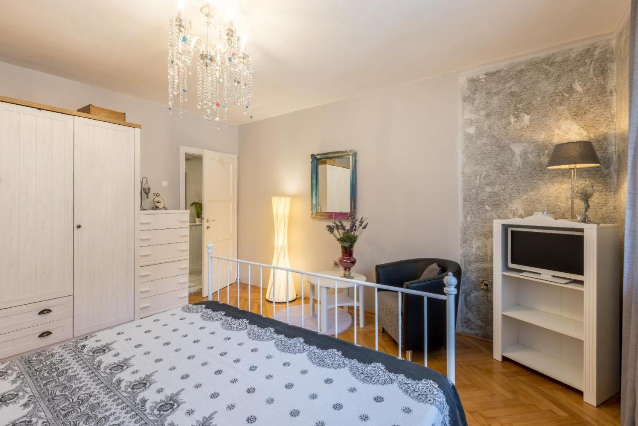 Artistic Chill Art 2+2.centar Of Split. Apartment Split