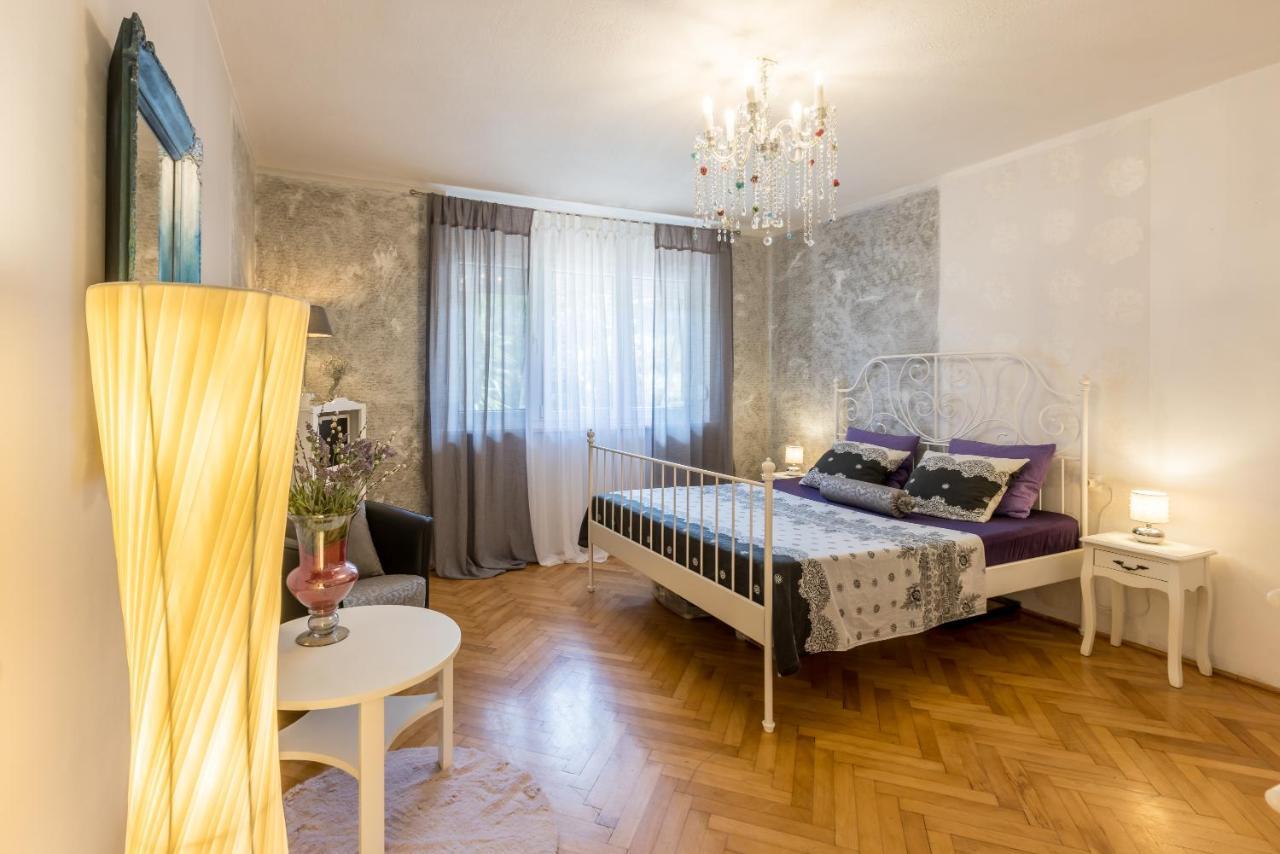Apartment Artistic Chill Art 2+2.centar Of Split. *