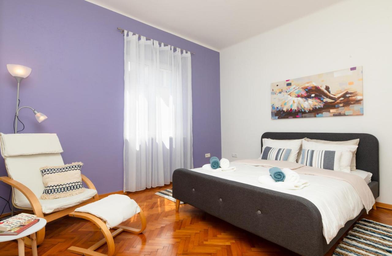 Spacious In The Center-aspalathos * Split
