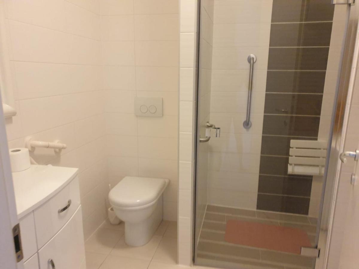 Vacation In Apartment *