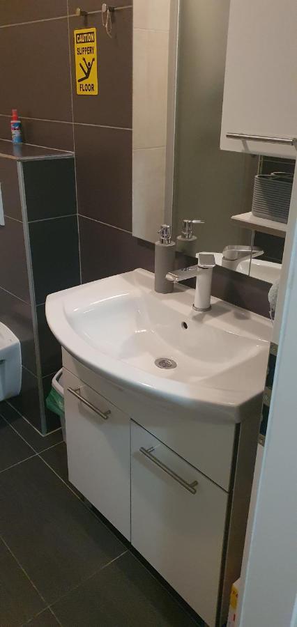 Live In Apartman