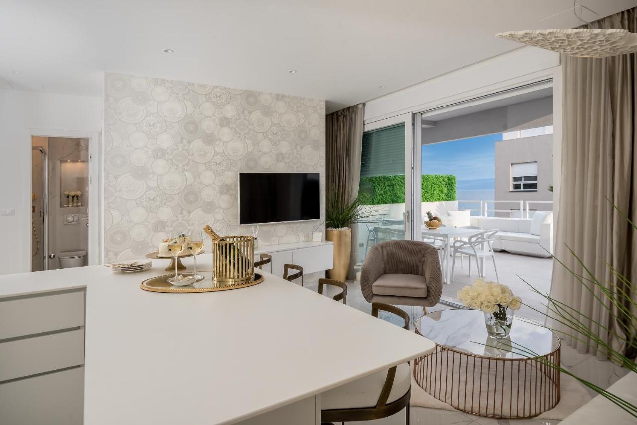 Apartment Golden Cell