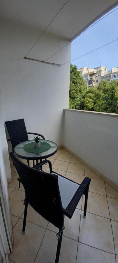 Spacious Rocky With Balcony Split