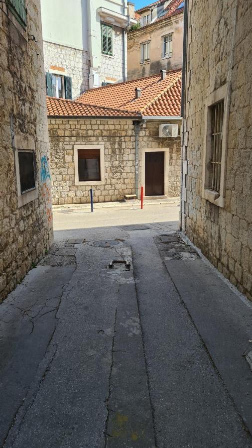 Old Town With Private Indoor Garage Parking Split