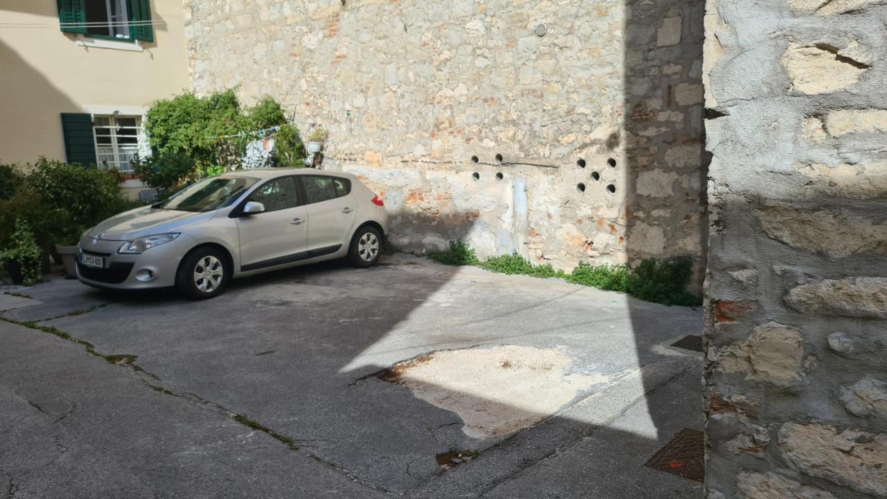 Old Town With Private Indoor Garage Parking Apartamento *