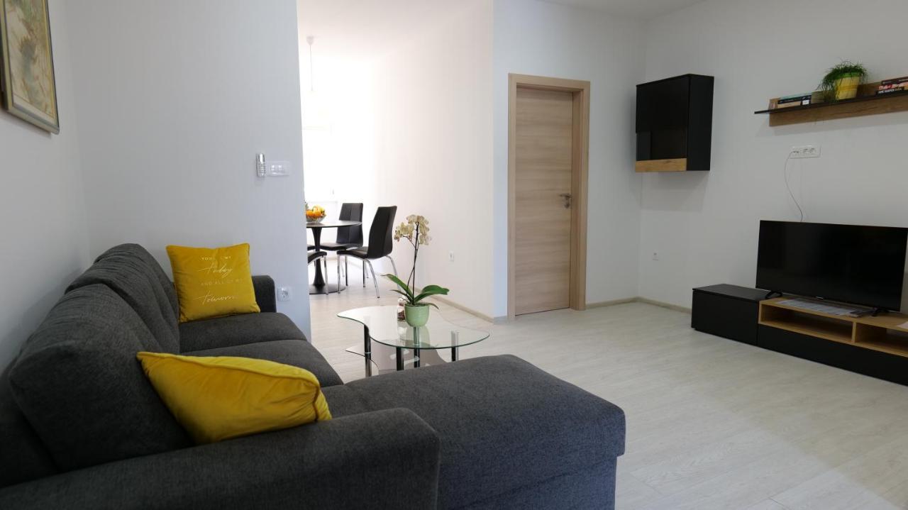 Miki Apartment *