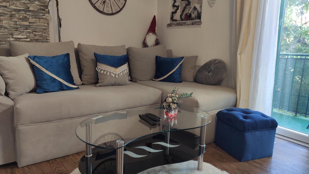 Helena Apartment Split