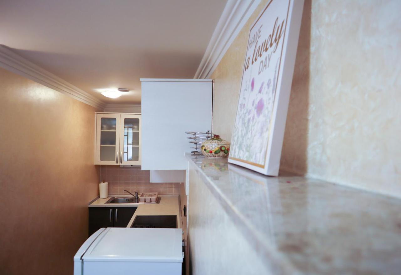 Okuka Apartment Split