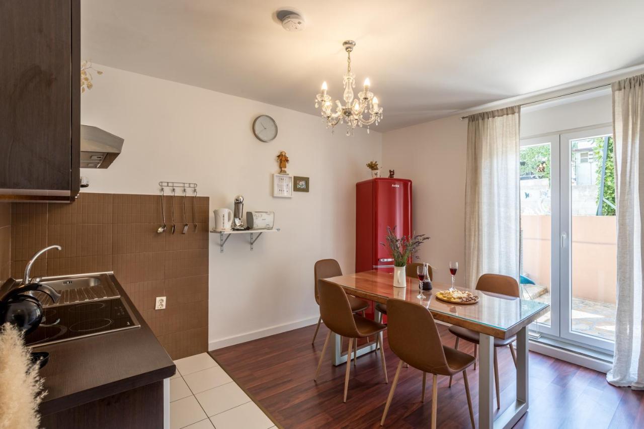 Dalmatian 230m2 With Pool And Garden Near The Old Town For Families Split