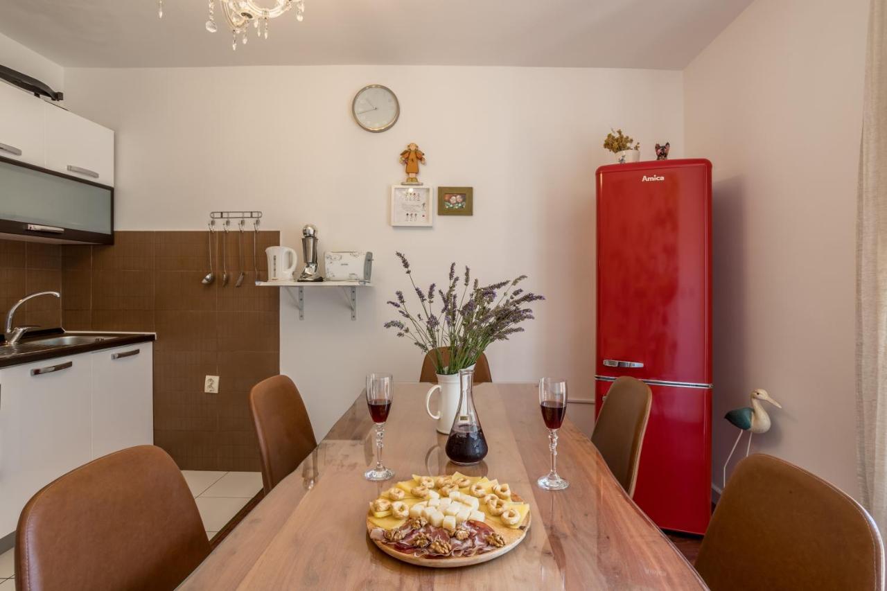 Apartment Dalmatian 230m2 With Pool And Garden Near The Old Town For Families Split