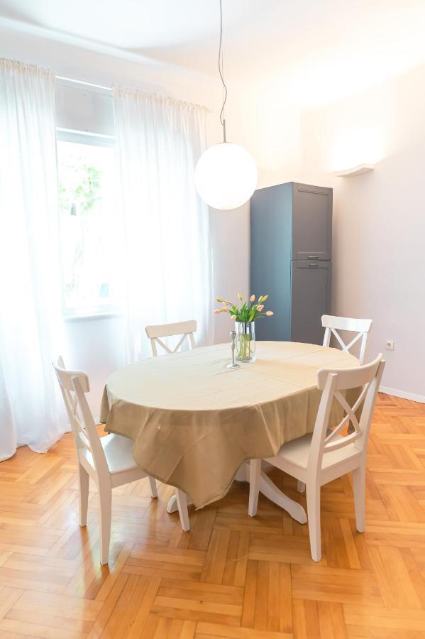 Franco's Spacious - Great Location *