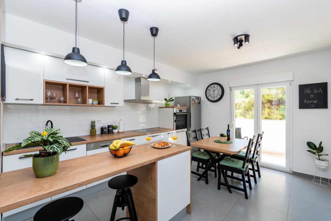 Spacious Rocky With Balcony Appartement Split