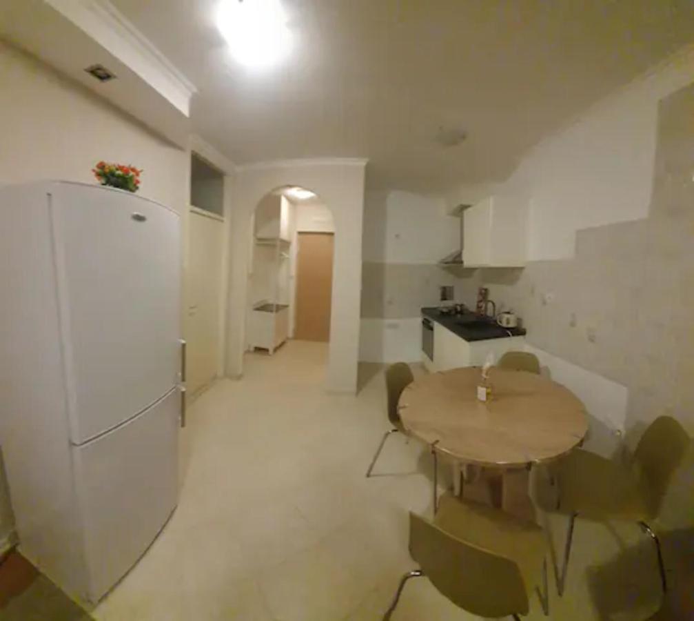 1 Bedroom Flat 15 Minutes From The Sea And Downtown Apartment *